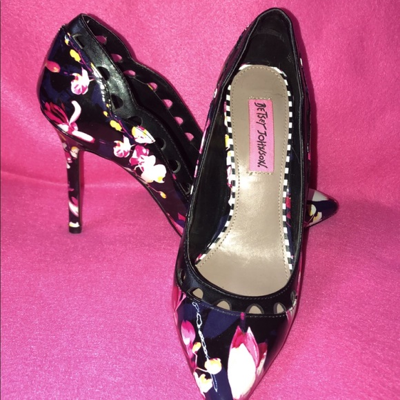 Funky Statement Heels - Picture 3 of 4